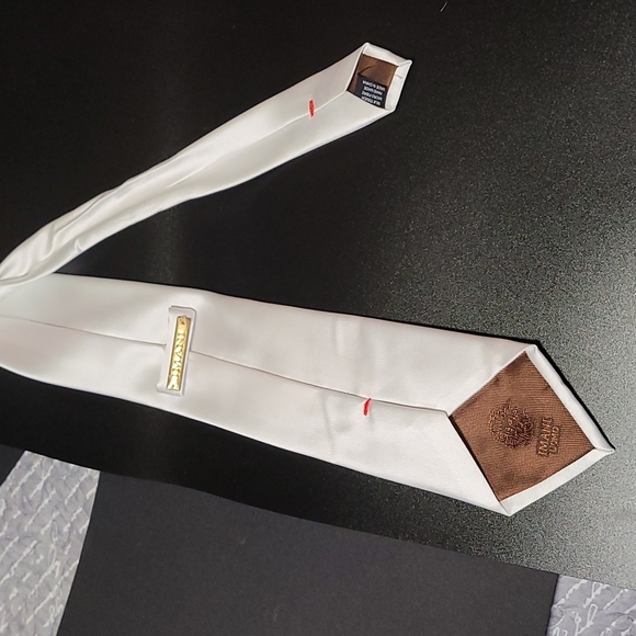 Amani TIe - Picture 3 of 5